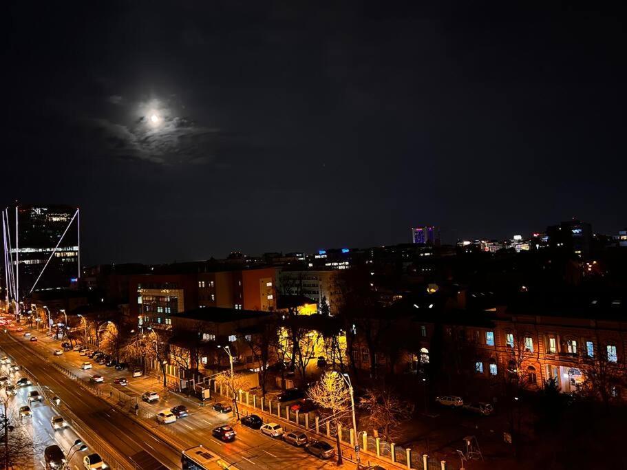 City View Studio In The Heart Of Bucharest Appartement Buitenkant foto