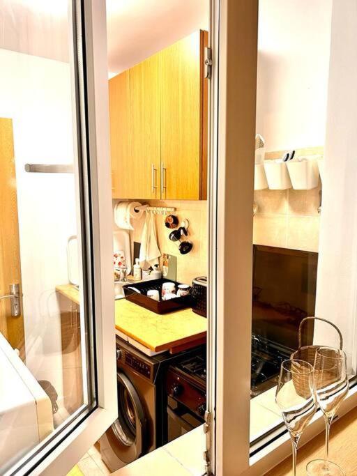 City View Studio In The Heart Of Bucharest Appartement Buitenkant foto